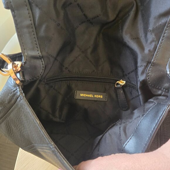 Michael Kors Bedford Shoulder Bag - Picture 2 of 5